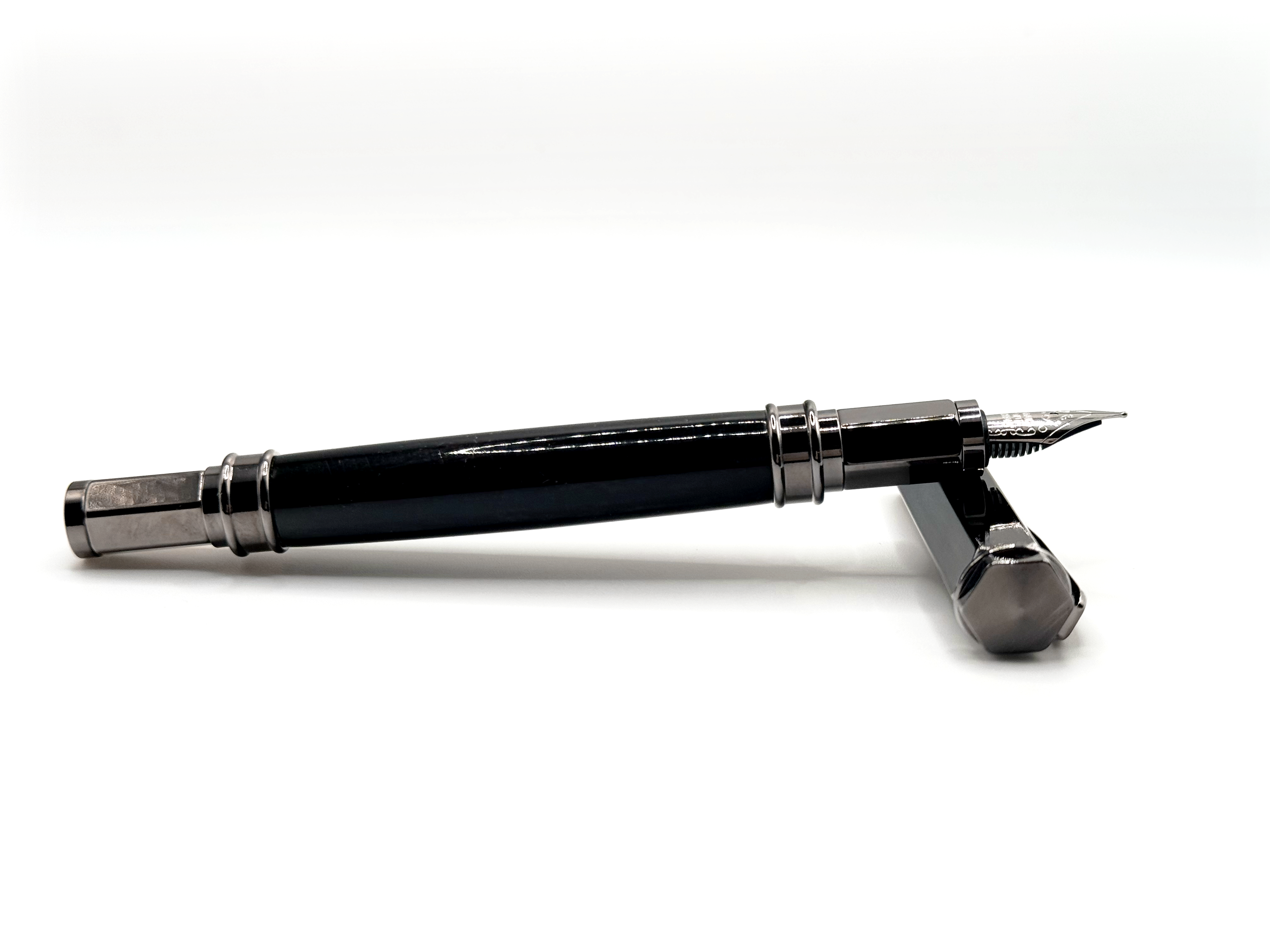 Vertex Fountain Pen - Gaboon Ebony, Gunmetal